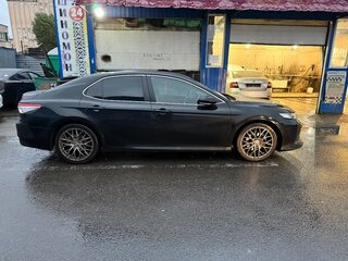 2018 Toyota Camry VIII (XV70), чёрный, 2200000 рублей, вид 4