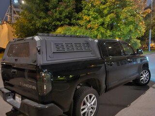 2017 Toyota Tundra CrewMax II Рестайлинг, чёрный, 6000000 рублей, вид 2