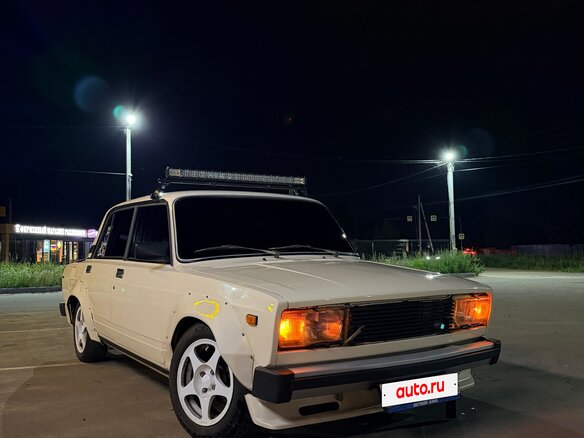 1996 Lada (ВАЗ) 2105, белый, 280000 рублей - вид 1
