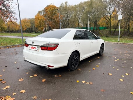 2016 Toyota Camry VII (XV50) Рестайлинг, белый, 1456000 рублей, вид 4