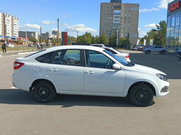 2026 Lada (ВАЗ) Granta I Рестайлинг, белый, 1119900 рублей - вид 6
