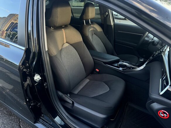 2020 Toyota Camry VIII (XV70), чёрный, 2450000 рублей - вид 19