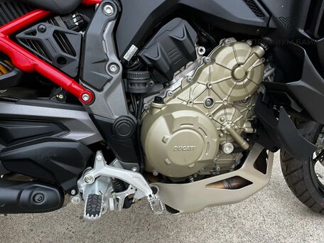 2025 Ducati Multistrada V4, красный, 2647000 рублей, вид 3