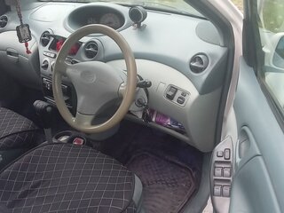 2001 Toyota Vitz I (P10), белый, 360000 рублей, вид 5
