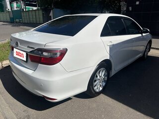 2015 Toyota Camry VII (XV50) Рестайлинг, белый, 1800000 рублей, вид 4