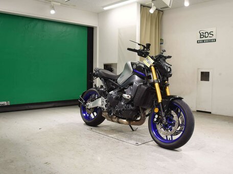 2024 Yamaha MT-09 (FZ-09), серебристый, 1199000 рублей, вид 3