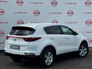 2018 Kia Sportage IV Рестайлинг, белый, 1777000 рублей, вид 5