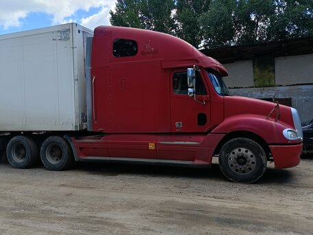 2003 Freightliner Columbia, красный, 950000 рублей, вид 3