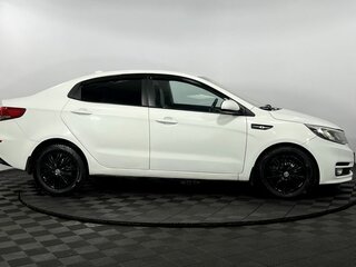 2017 Kia Rio III Рестайлинг, белый, 825000 рублей, вид 5