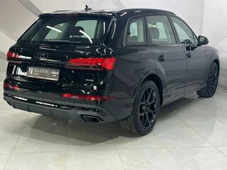 2025 Audi Q7 45 TFSI II (4M) Рестайлинг 2, чёрный, 10999000 рублей, вид 5
