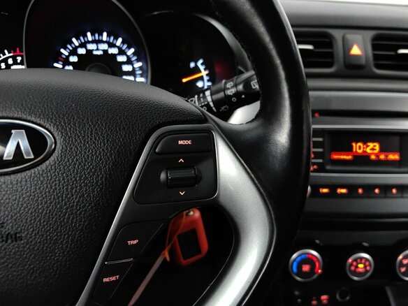 2016 Kia Rio III Рестайлинг, красный, 1035000 рублей - вид 18