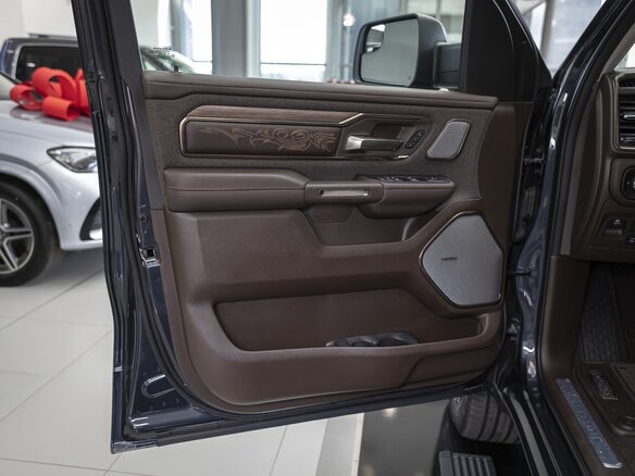 2026 Ram 1500 Crew Cab V Рестайлинг, синий, 9590000 рублей - вид 8