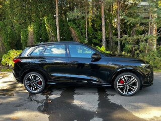 2025 Audi Q5 45 TFSI III (GU), чёрный, 6900000 рублей, вид 3