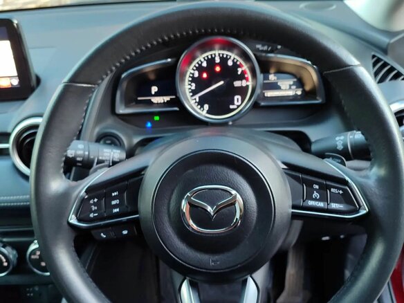2020 Mazda 2 III (DJ) Рестайлинг, красный, 1400000 рублей - вид 7