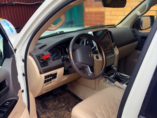 2021 Toyota Land Cruiser 200 Series Рестайлинг 2, белый, 7700000 рублей, вид 4