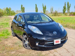 2012 Nissan Leaf (EM61) I (ZE0/AZE0), чёрный, 800000 рублей, вид 1