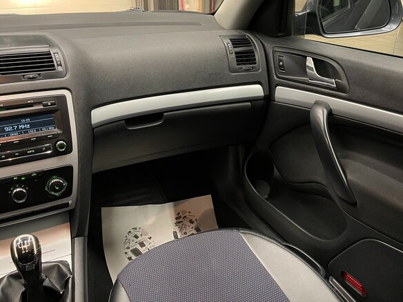 2010 Skoda Octavia II (A5) Рестайлинг, серый - вид 14