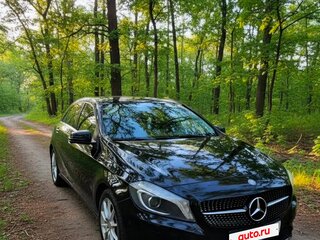 2014 Mercedes-Benz A-Класс 180 III (W176), чёрный, 1390000 рублей, вид 1