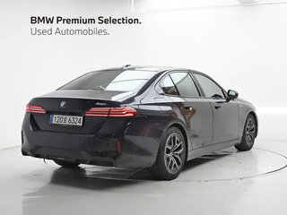 2023 BMW 5 серии 520i VIII (G60/G61/G68), чёрный, 4880000 рублей, вид 3