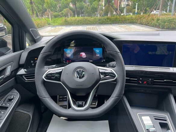 2023 Volkswagen Golf VIII, серый, 1850000 рублей - вид 10