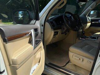 2015 Toyota Land Cruiser 200 Series Рестайлинг 2, белый, 5250000 рублей, вид 4