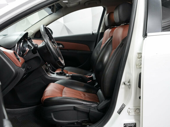 2012 Chevrolet Cruze I, белый, 650000 рублей - вид 9