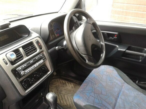 1999 Mitsubishi Pajero Pinin, серебристый - вид 1