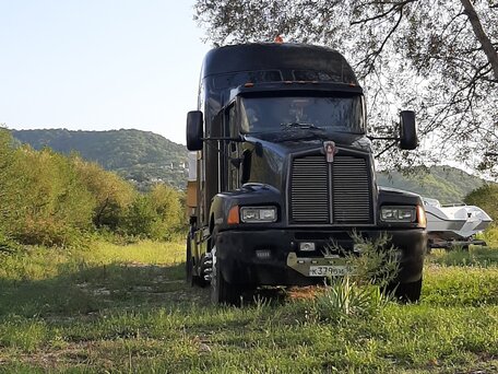 2002 Kenworth T600, чёрный, 5900000 рублей, вид 1