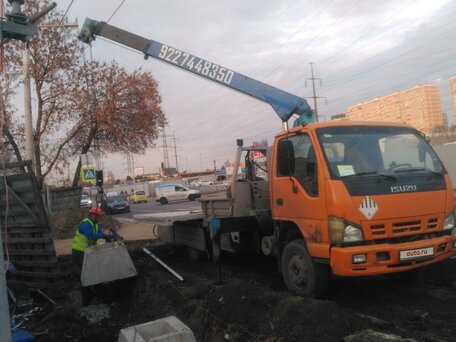 2010 Isuzu Elf (N-series), золотистый, 3200000 рублей, вид 1