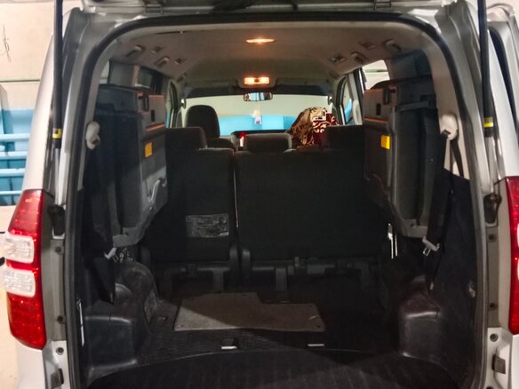 2010 Toyota Noah II (R70), серый, 1750000 рублей - вид 18