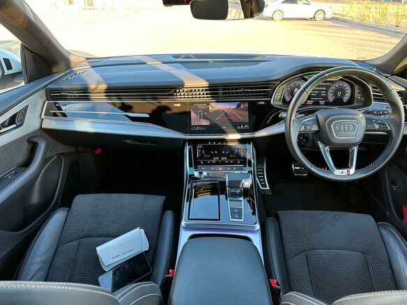 2019 Audi Q8 55 TFSI I (4M), белый, 5850000 рублей - вид 11