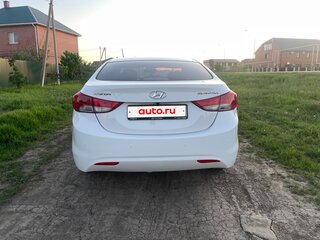 2013 Hyundai Elantra V (MD), белый, 1500000 рублей, вид 3