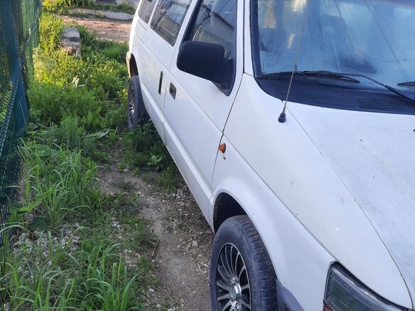 1993 Chrysler Voyager II, белый, 125000 рублей