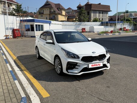 2018 Kia Rio IV, белый, вид 3