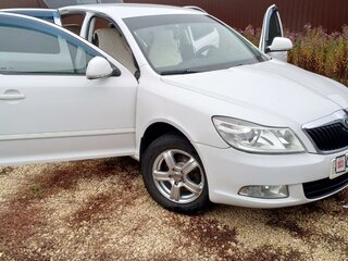 2010 Skoda Octavia II (A5) Рестайлинг, белый, 780000 рублей, вид 1