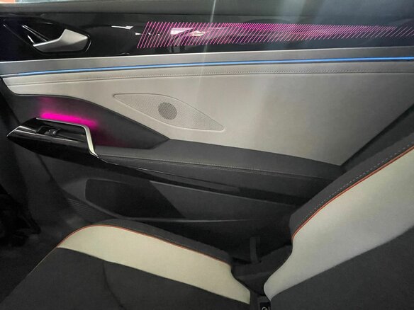 2022 Volkswagen ID.6 Crozz, белый - вид 20