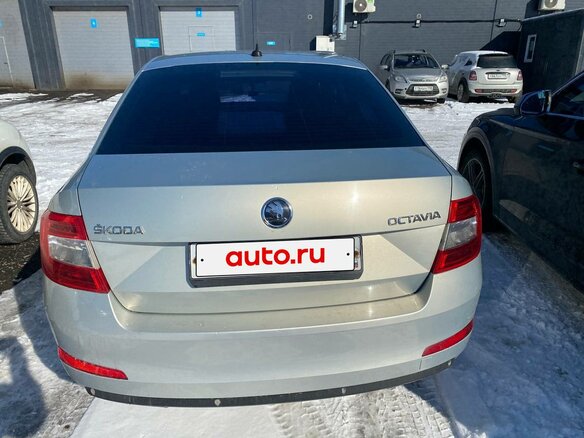 2015 Skoda Octavia III (A7), серебристый, 1500000 рублей - вид 3