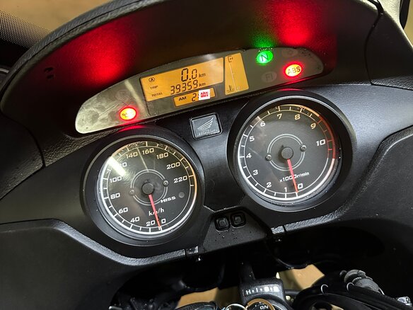 2009 Honda XL1000V Varadero, золотистый - вид 14