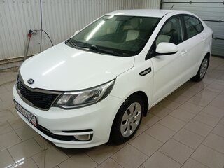 2017 Kia Rio III Рестайлинг, белый, 970000 рублей, вид 5
