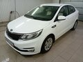 2017 Kia Rio III Рестайлинг, белый, 970000 рублей - вид 4