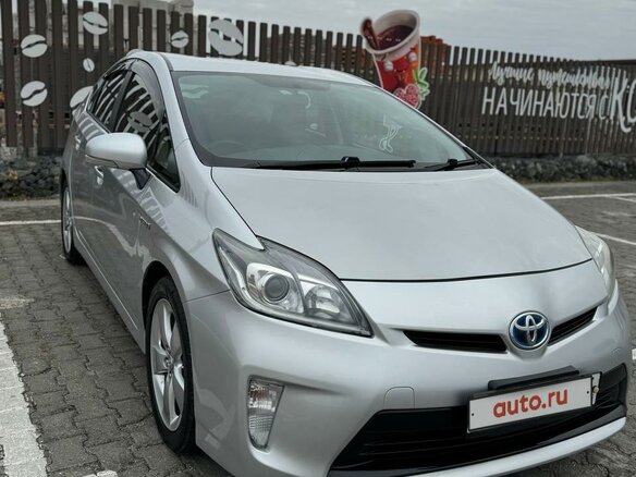 2012 Toyota Prius III Рестайлинг (XW30), серебристый, 1250000 рублей - вид 9
