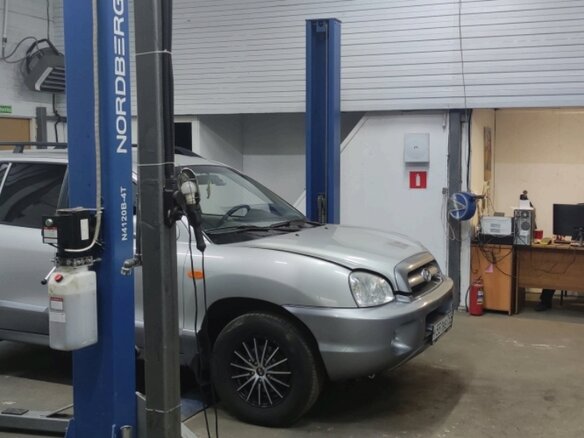 2005 Hyundai Santa Fe I, серебристый, 930000 рублей - вид 6