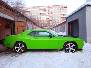 2011 Dodge Challenger SRT8 SRT-8 III Рестайлинг, зелёный, 3500000 рублей, вид 2