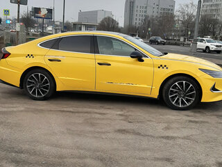 2020 Hyundai Sonata VIII (DN8), жёлтый, 2100000 рублей, вид 3
