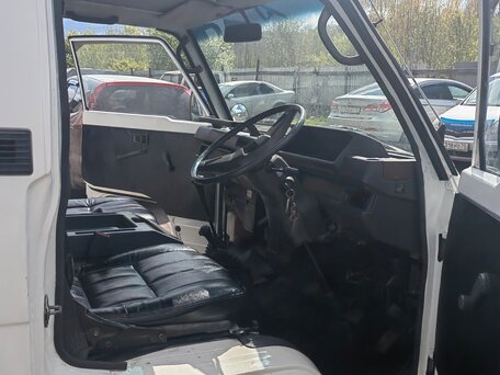1991 Mitsubishi Delica, белый, 937000 рублей, вид 3