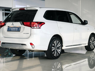 2022 Mitsubishi Outlander III Рестайлинг 3, белый, 2650000 рублей, вид 4