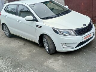 2014 Kia Rio 6-speed III, белый, 850000 рублей, вид 3