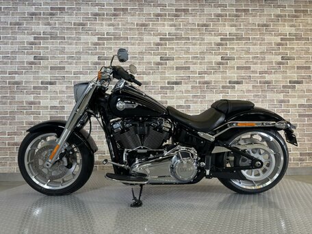 2024 Harley-Davidson Fat Boy, чёрный, 2485000 рублей, вид 3