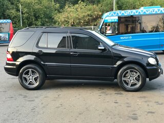 2003 Mercedes-Benz M-Класс 270 I (W163) Рестайлинг, чёрный, 1700000 рублей, вид 3