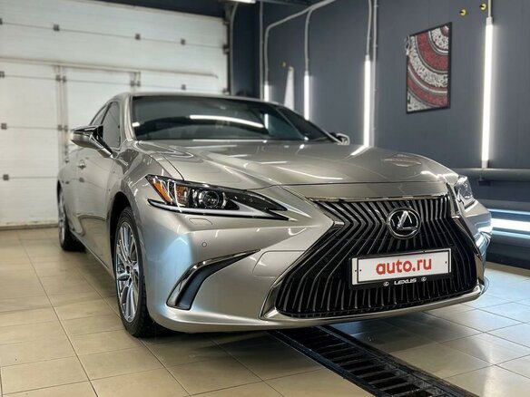 2020 Lexus ES 250 VII, серый, 4550000 рублей - вид 2